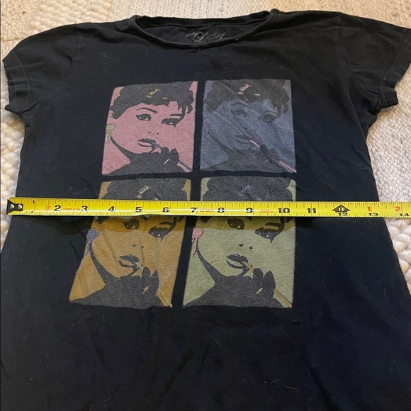 Audrey Hepburn Pop Art Breakfast at Tiffanys 
 T-shirt. Size S - Picture 5 of 5